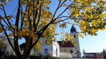 Pfarrkirche Waldenstein im Herbst