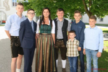 Daniela & Florian mit Familie heissen Sie und Ihre Freunde und Familie Herzlich Willkommen im wunderschönen Almtal Camp