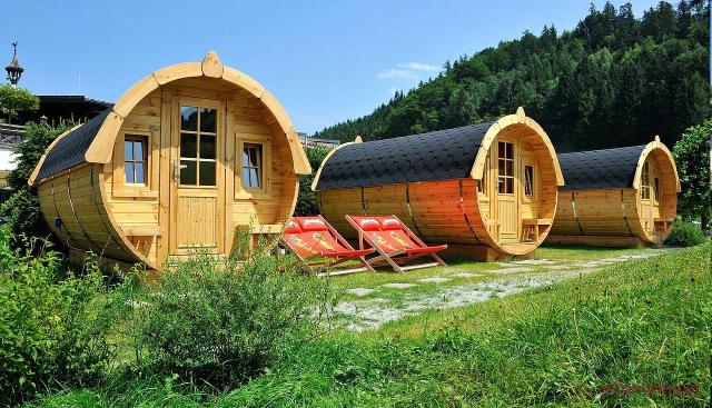 Camping Seeblick Toni 2+2P Schlaffässer